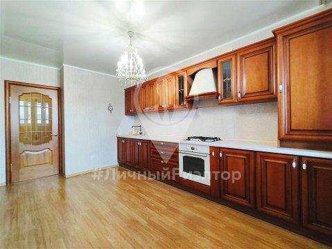 2-к квартира, 8/10 эт., 80м²