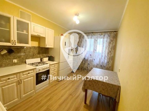2-к квартира, 4/10 эт., 52м²